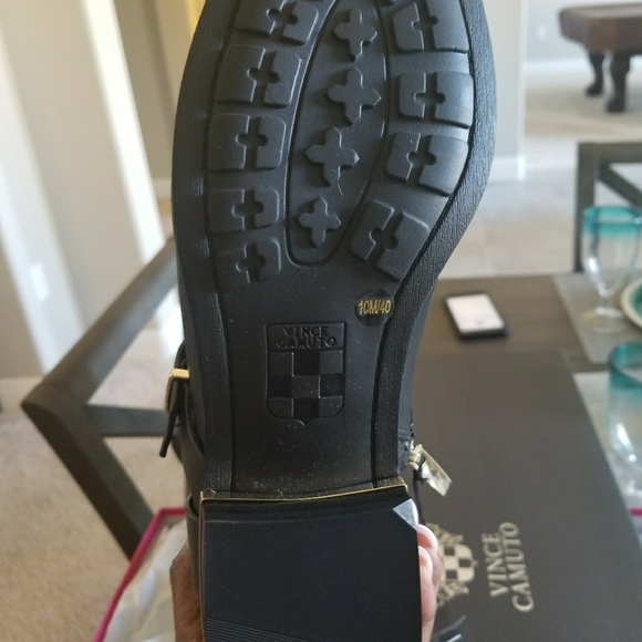 Boots - Picture 3 of 4